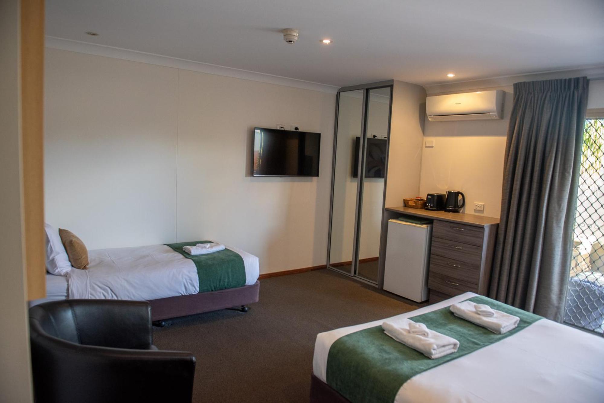 Victoria Hotel Strathalbyn Exterior photo